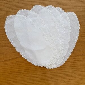SET OF 6 VINTAGE OVAL DOILIES